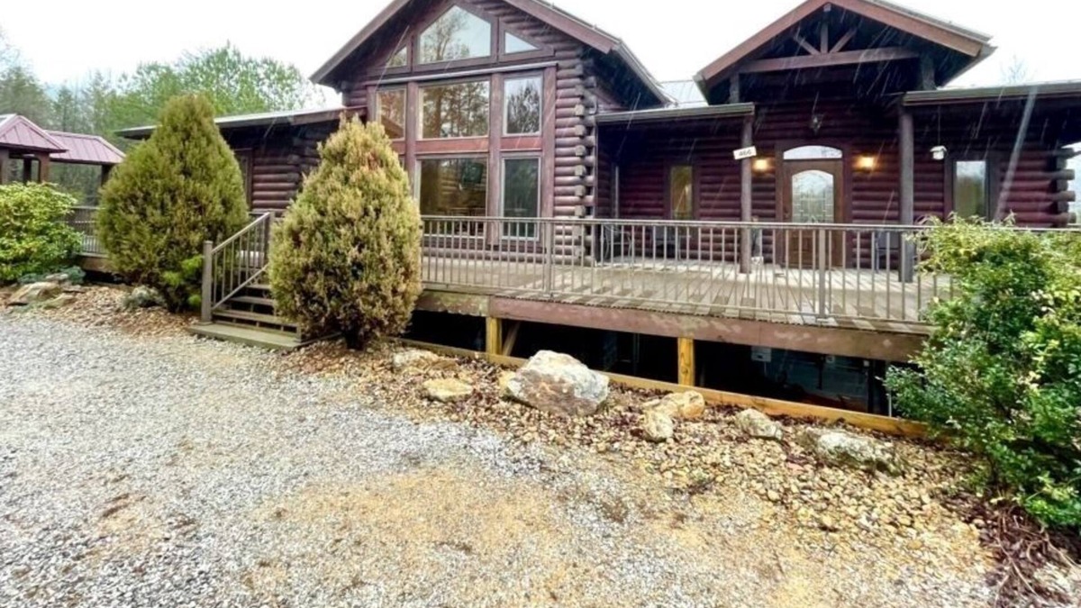 Tellico Plains Cabin | Grand View, 360-degrees of awesome Mountain Views! by RedAwning