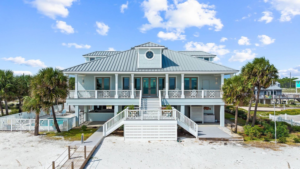 East End House | Grand View: 8BR Beachfront on East End- Priv. Pool, Sleeps 22!