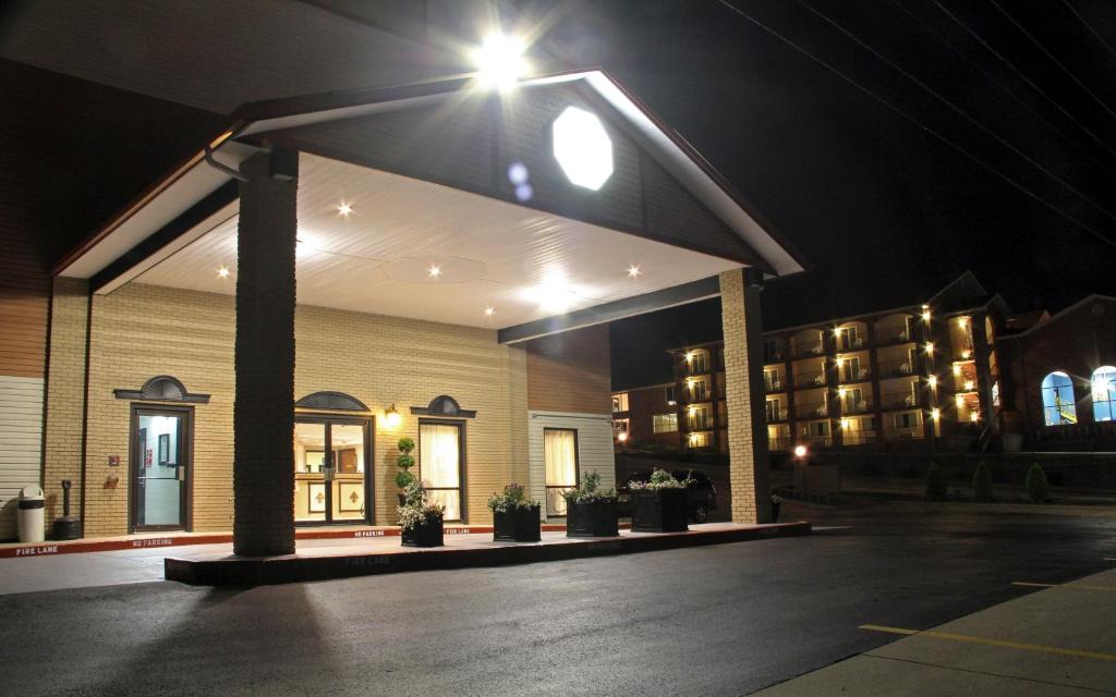 Branson Theater District Hotel | Grand View Inn & Suites