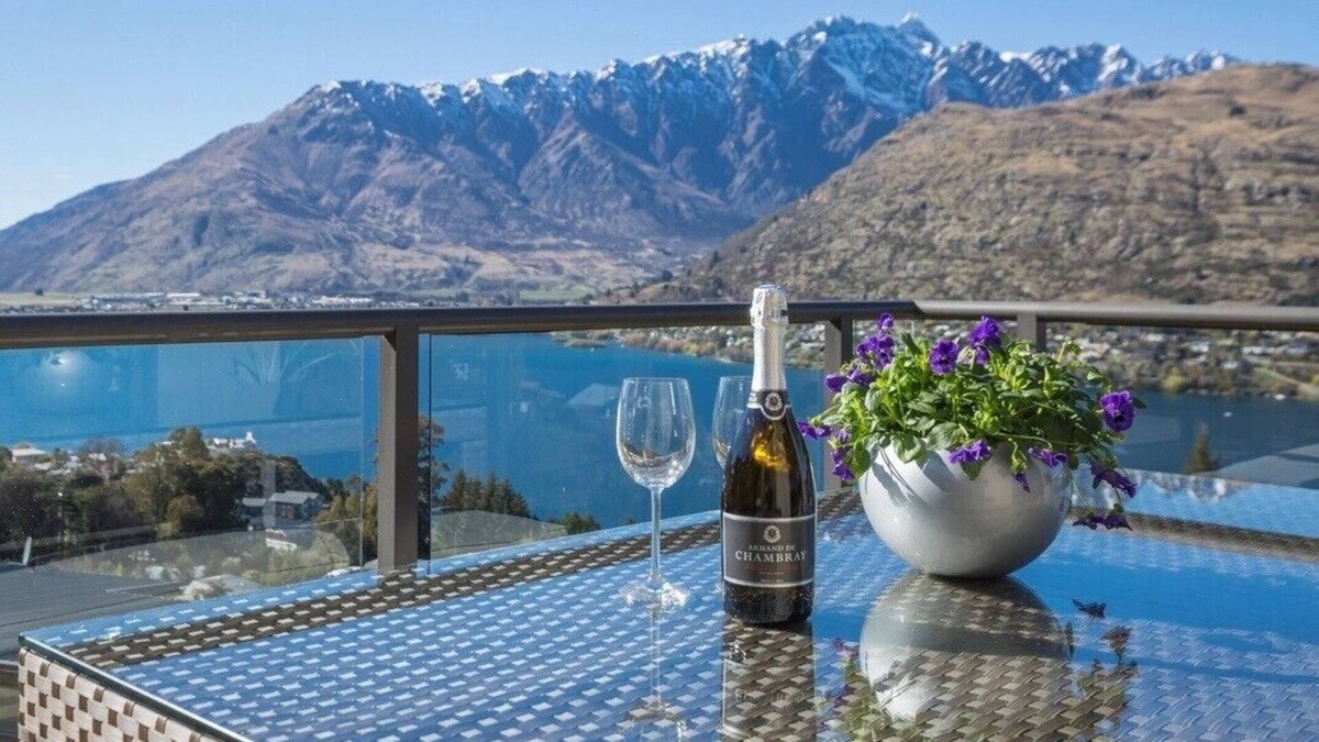 Queenstown Cottage | Grand View Queenstown - Queenstown Holiday Home