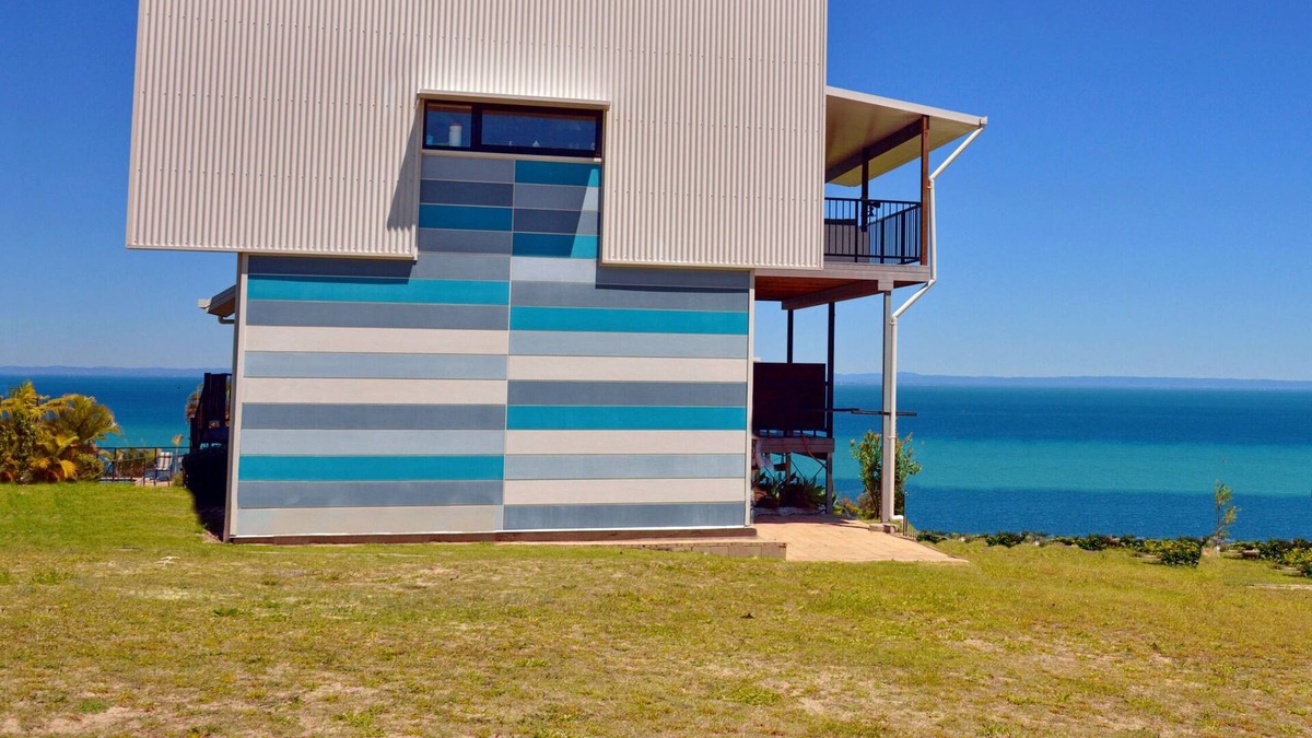 Brisbane Waterfront House | GRAND VIEW Stunning hilltop views. Plunge POOL. 4 bedrooms 6 adults/8 guests max
