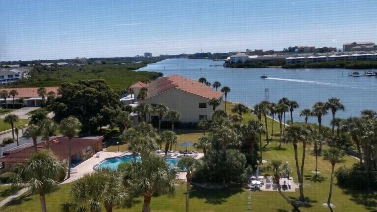Largo Condo | GRAND VIEWS of the INTRACOASTAL and GULF of MEXICO, furnished, waterfront condo.