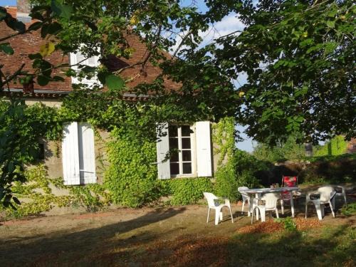 Deux-Chaises House | Grande demeure, jardin clos, clim, proche Moulins - gîte avec draps et ménage inclus - FR-1-489-126
