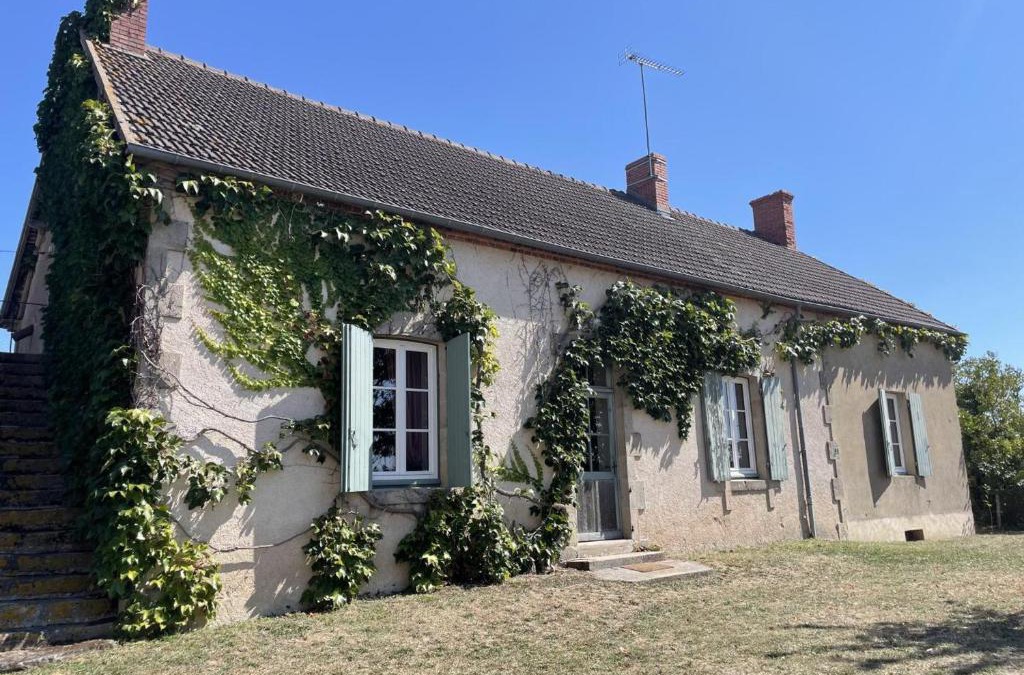 Chappes House | Grande maison à Chappes avec piscine privée et animaux admis - FR-1-489-90