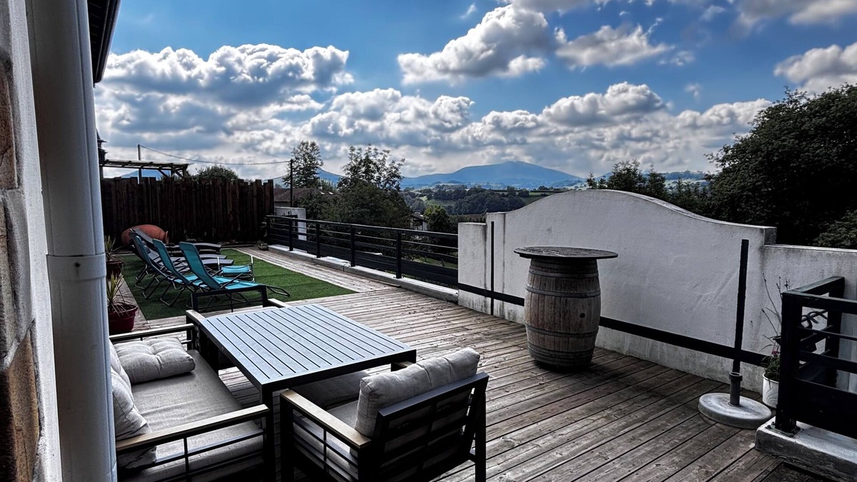 Ayherre House | Grande Maison Atypique au Pays Basque Avec Piscine 16 Voyageurs