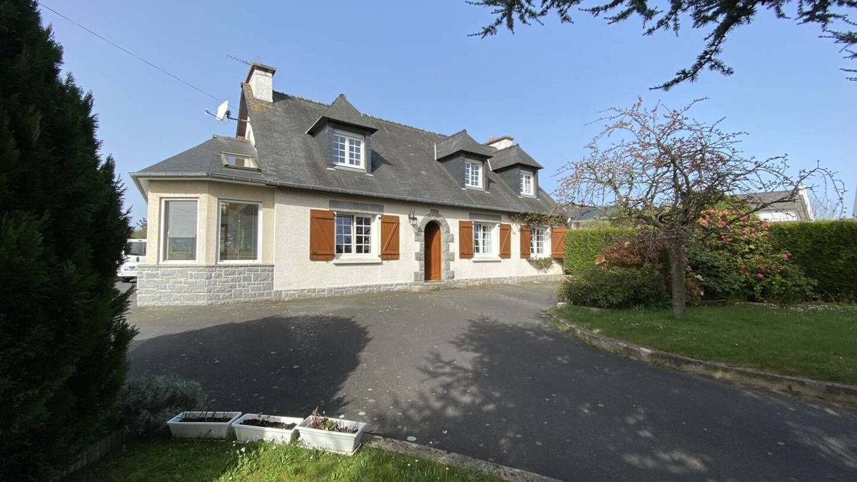 Saint-Cast-le-Guildo House | Grande Maison de 155m² Située à 1000 m de la Grande Plage de St Cast, 5 Chambres et 1 Alcôve,