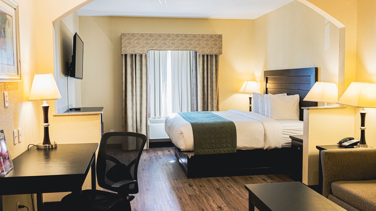 Tyler Hotel | Grander Inn & Suites