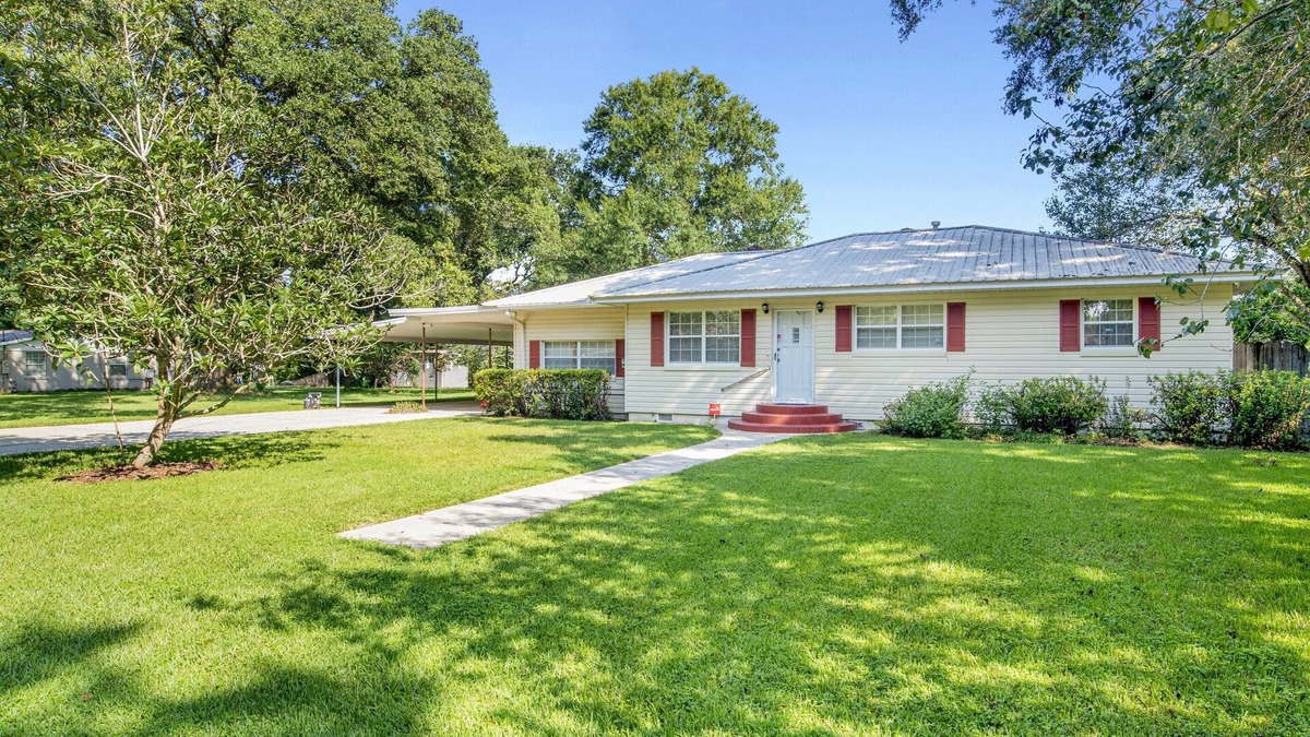 West Pensacola House | Grandma's house is calm and relaxing.