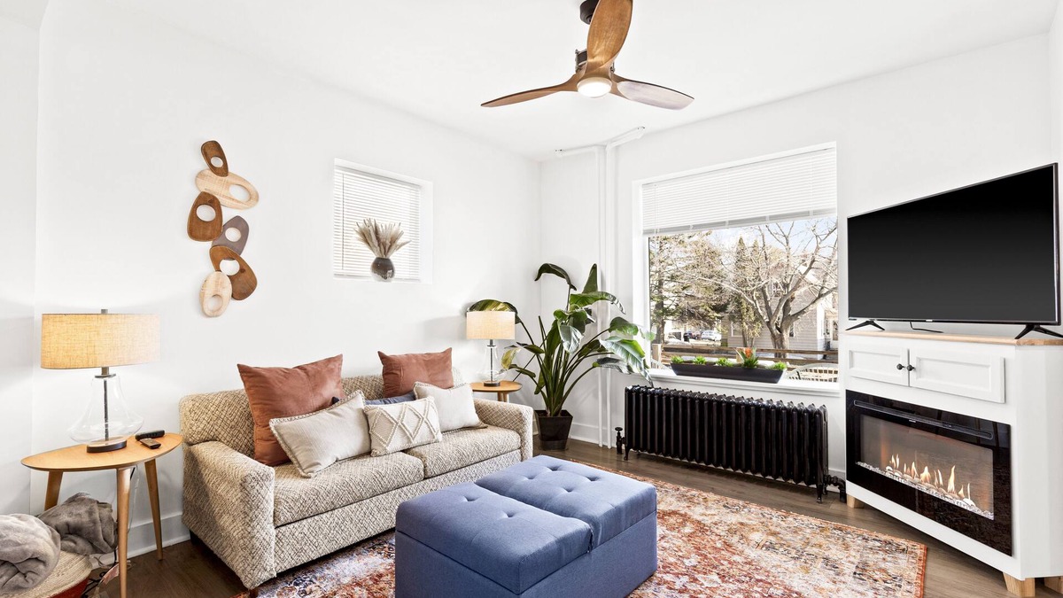 Two Harbors House | Grandma's Start Line Mins Away - Dog Friendly!