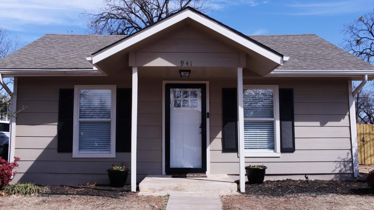 Sayles Blvd. Area House | Grandma’s cottage- centrally located