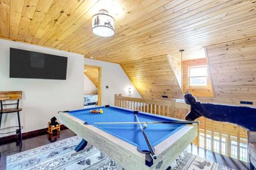 Sugar Grove House | Grandpa John Cabin - Hot Tub, Game Room