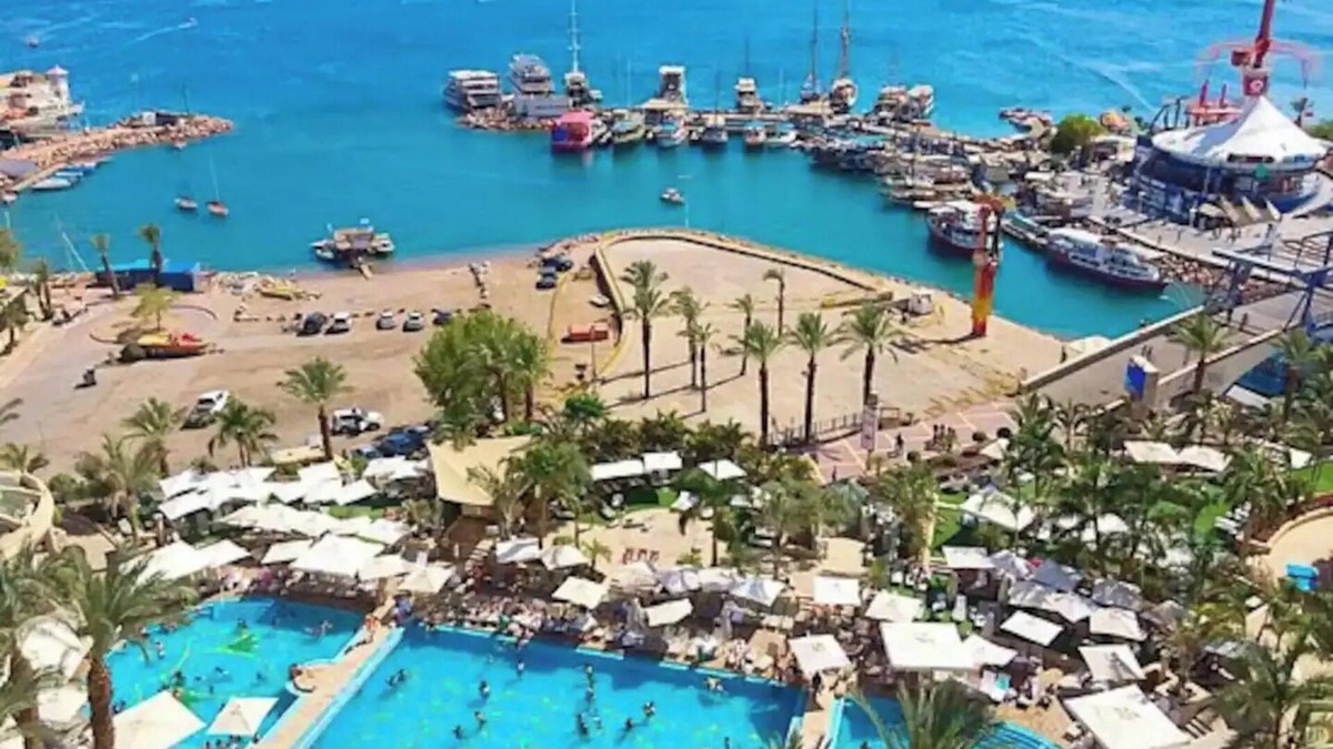 Negev Desert Boat Rental | GrandSeaSuite Suite on the Water