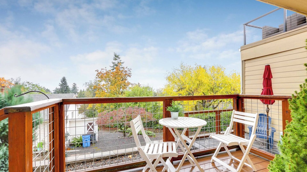 Vancouver Apartment | Grandview ADU - Stylish, comfortable, 1 bed/2 bath apartment close-in!