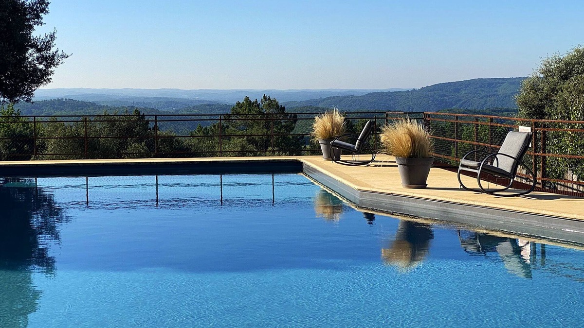 Sarlat-la-Caneda Cottage | GRANGE AUX AMIS in SARLAT, an ecolodge with a nice view of the DORDOGNE valley
