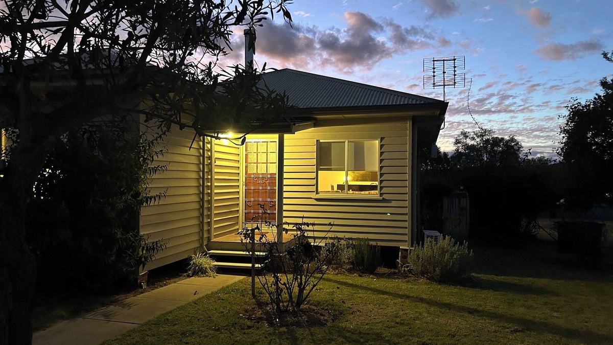 Wallangarra Cottage | Granite Betty . retro chic