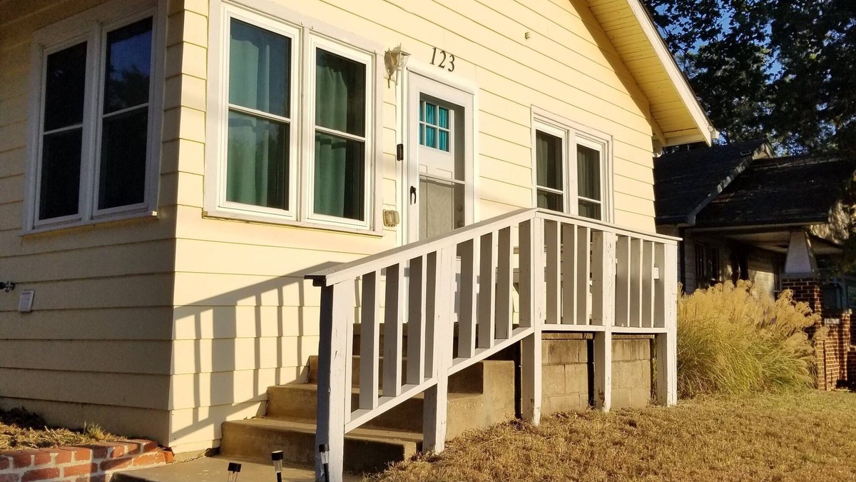 Shawnee House | Granny's Cottage: Charming 2-bedroom house in Shawnee Oklahoma