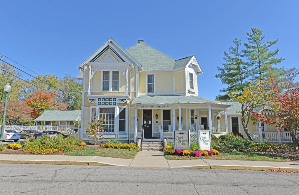 Bloomington Hotel | Grant Street Inn - Bloomington