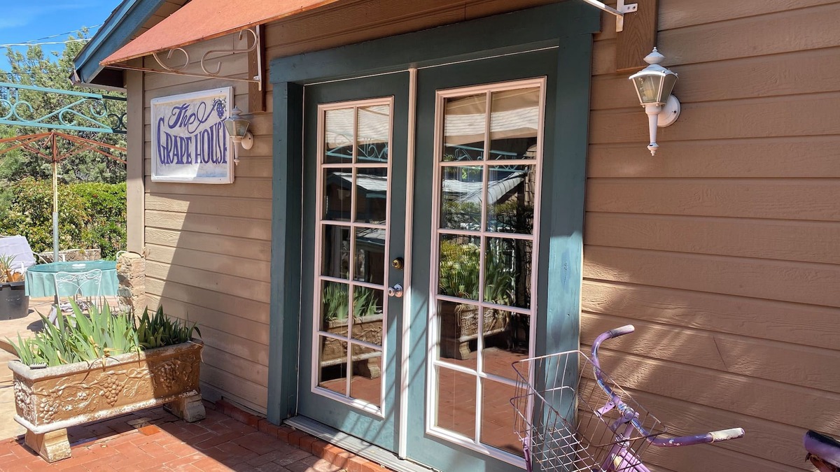 Prescott Cottage | Grape House Downtown