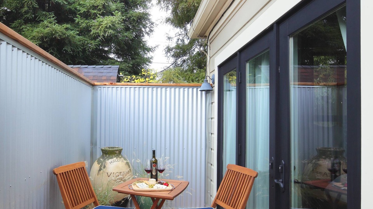 Healdsburg Bed & Breakfast | Grape Leaf Inn