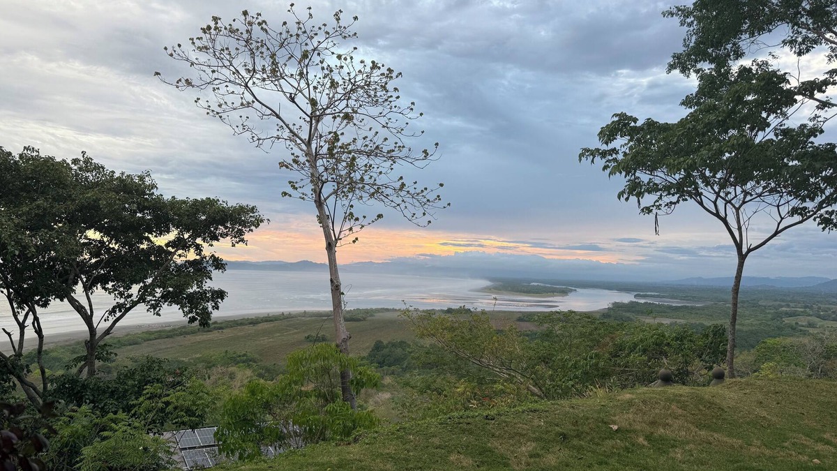 Los Santos House | Grateful Casita- Peaceful Retreat