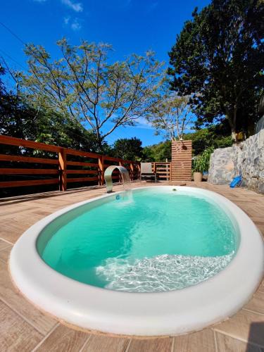 Palhoca House | Gray House - Com piscina pertinho do mar!