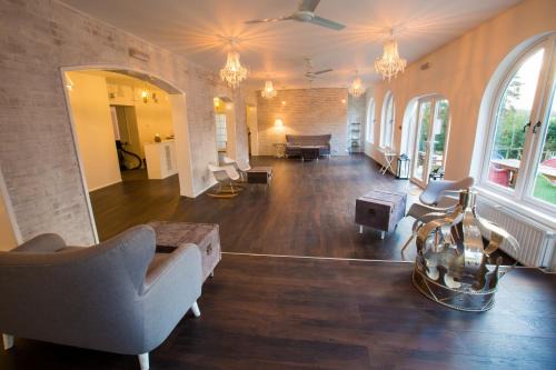 Cholderton Hotel | Gray Manor Hotel