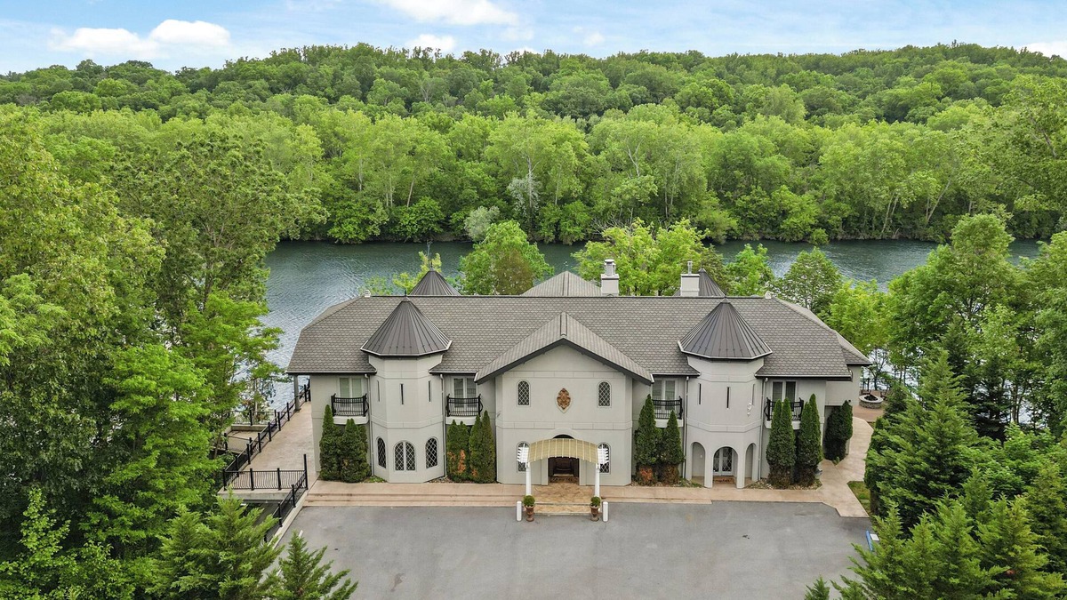 Shepherdstown Other | Graycliff Retreat:Unforgettable experience at this 11BR Estate;Game Room+Hot tub