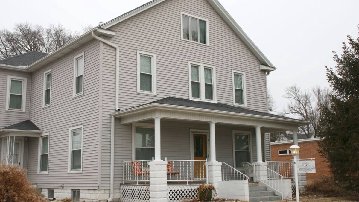 Fairbury Bed & Breakfast | Grayhouse Inn - Room #9
