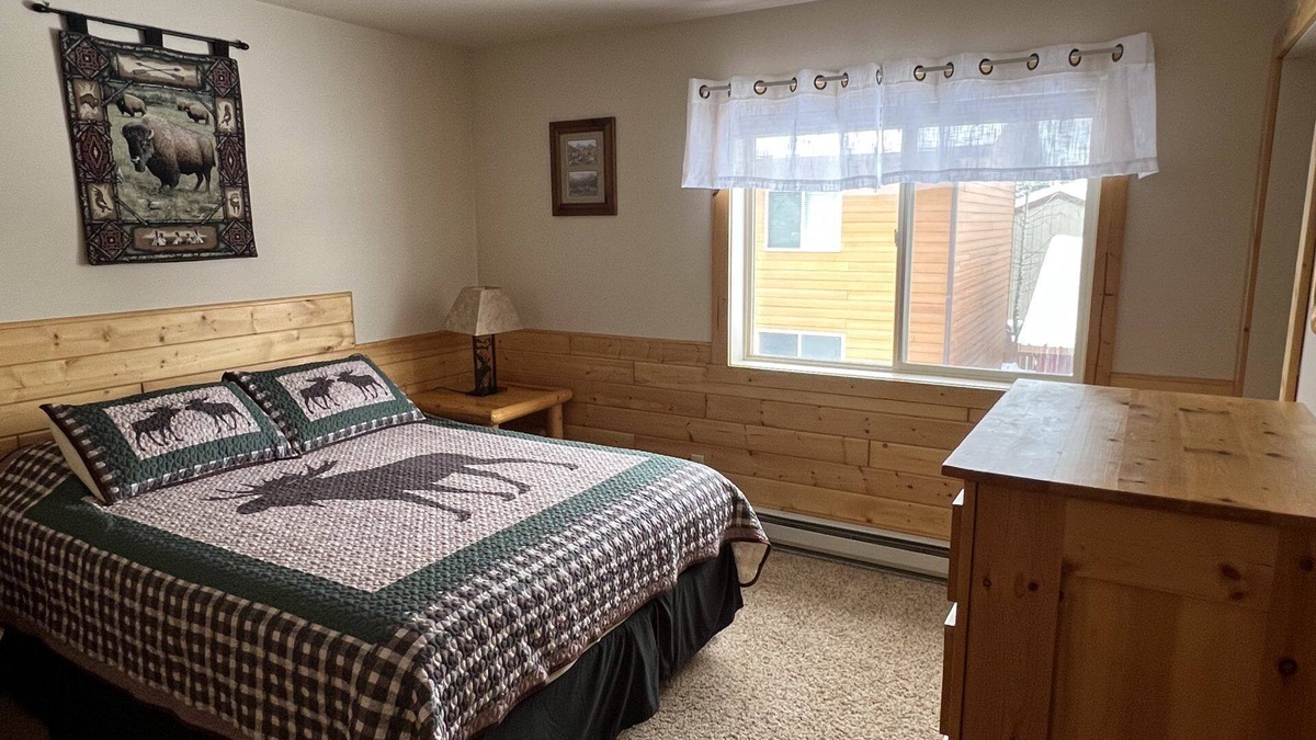 West Yellowstone Cabin | Grayling Creek Cabin 122B, 2 Bedrooms 1.5 Bath Cabin 2 Minutes to Yellowstone