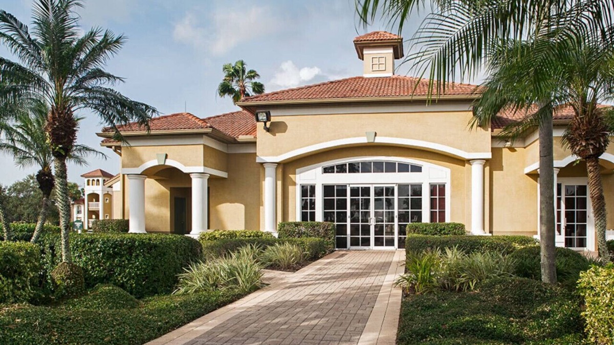 Port Saint Lucie Condo | Great 1BD resort condo in Port Lucie with great amenities including pool