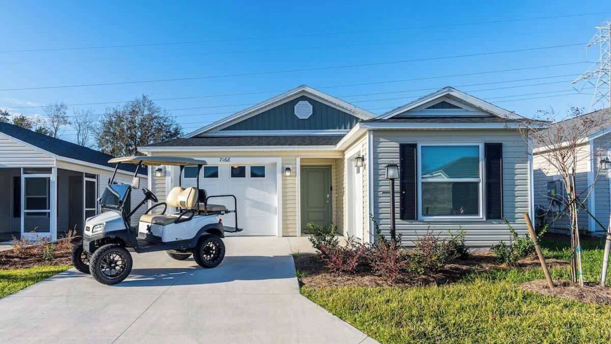 Okahumpka Villa | Great 3/2 Villages Home with Amenities Access