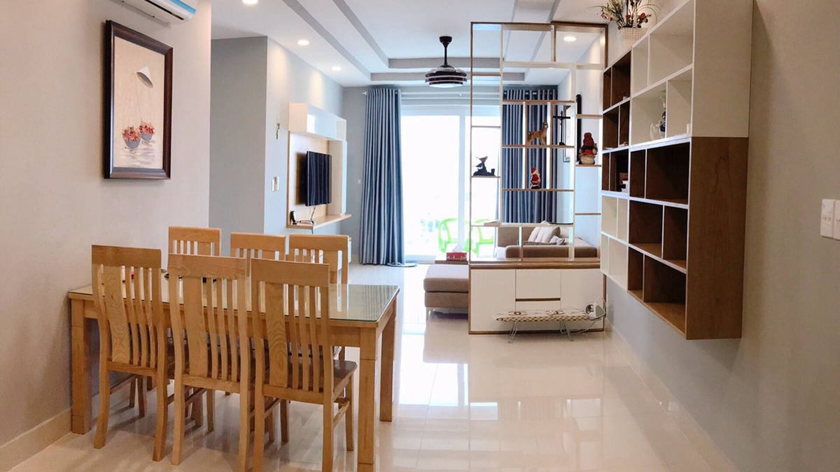 Thang Tam Apartment | Great 3 Bedroom Apt, Short Walk to Beach, Lake View