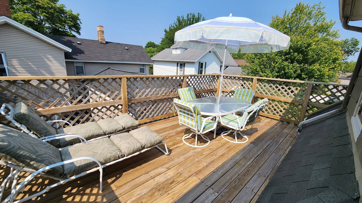 Manistee House | Great 3-bedroom House close to town and beaches, in Manistee , deck, WiFi and AC