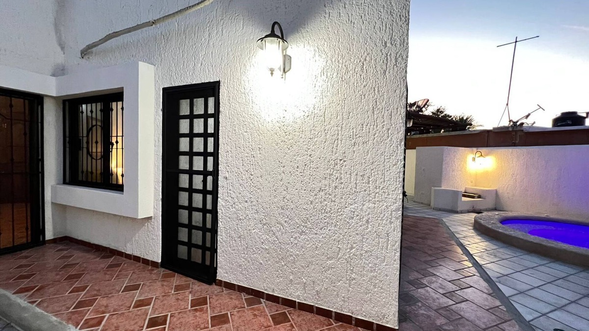 La Paz House | Great 3BR/2Ba home with outdoor hot tub