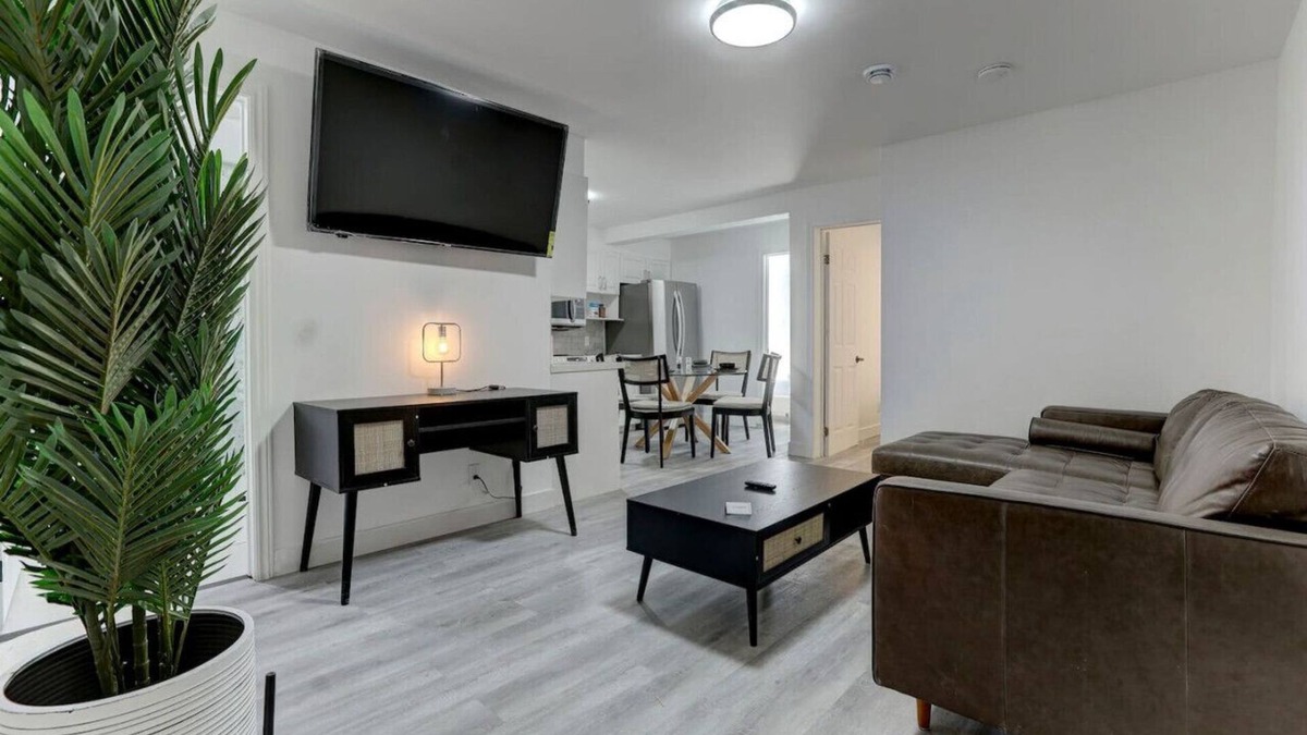Sainte-Marie Apartment | Great 3BR in Montreal's Gay Village, Perfect for Families and Friends Exploring the City