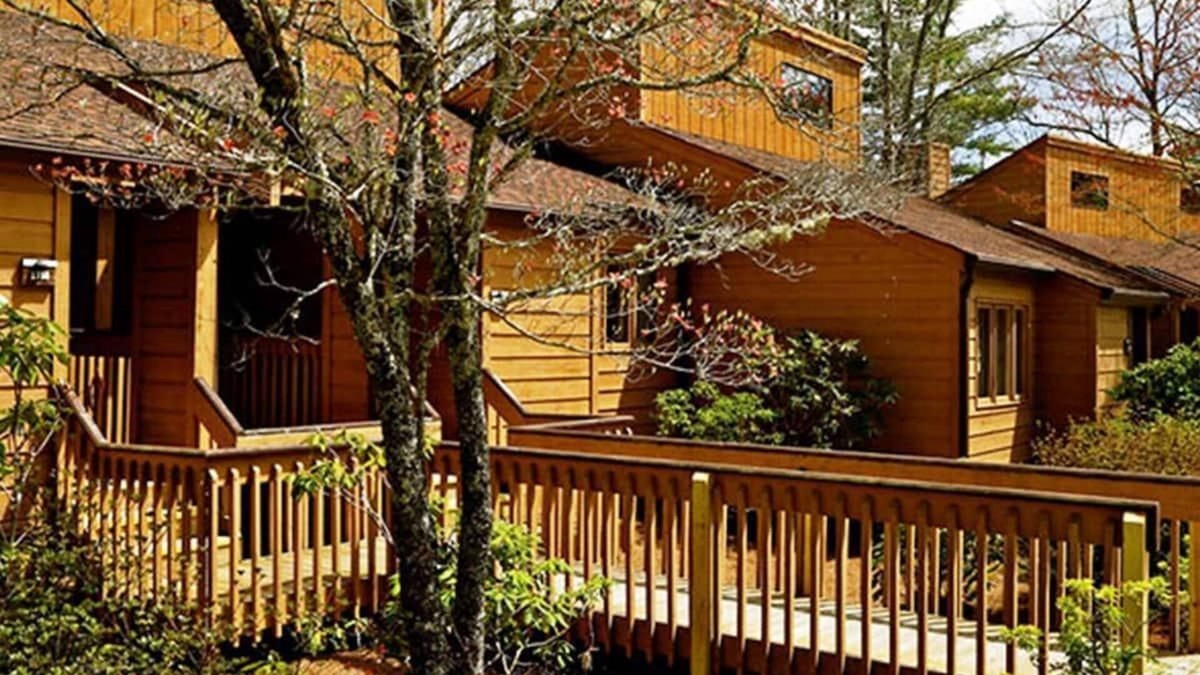 Sapphire Resort | Great Adventure in North Carolina! 3 Serene Units, Ski Equipment Rentals