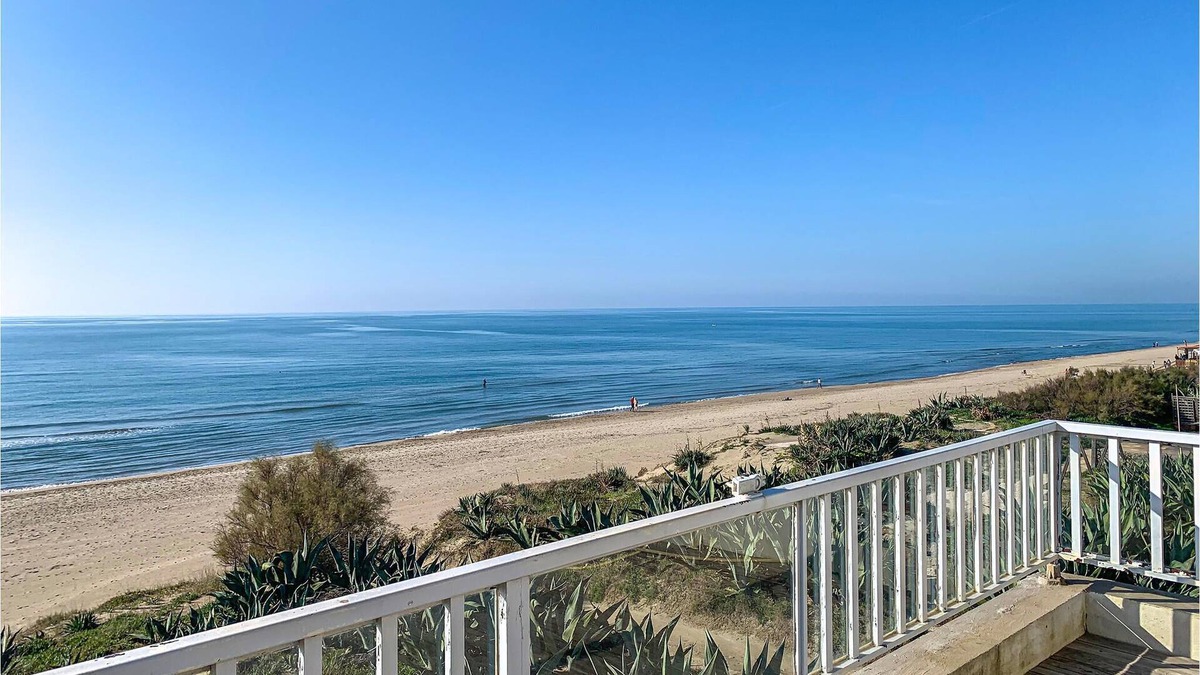 Torvaianica Apartment | Great apartment, from the balcony you can jump directly into the sea.
