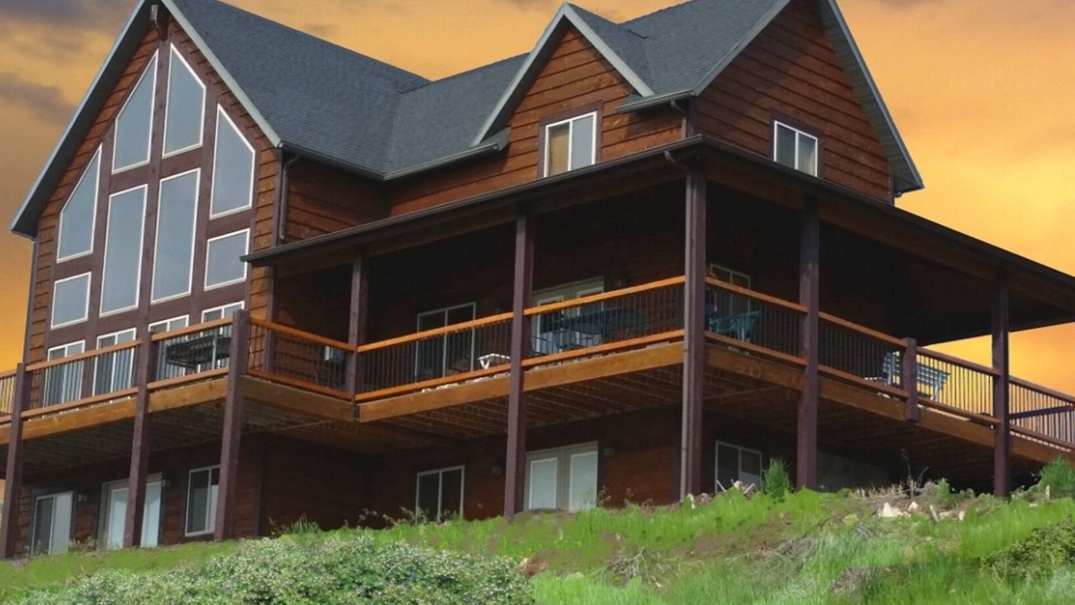 Harbor Village Cabin | Great area for Fall getaway! Great view, Game Room, Foam Pit, Rock wall.