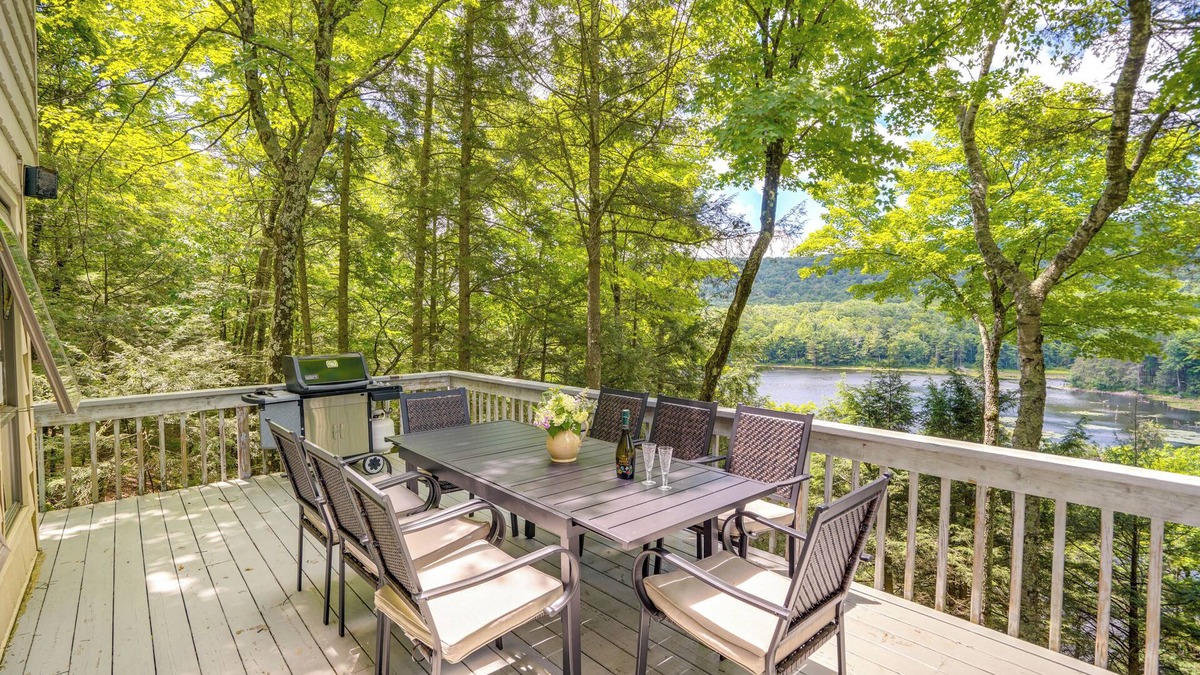 Glendale House | Great Barrington Lakeside Getaway w/Kayak & Grill
