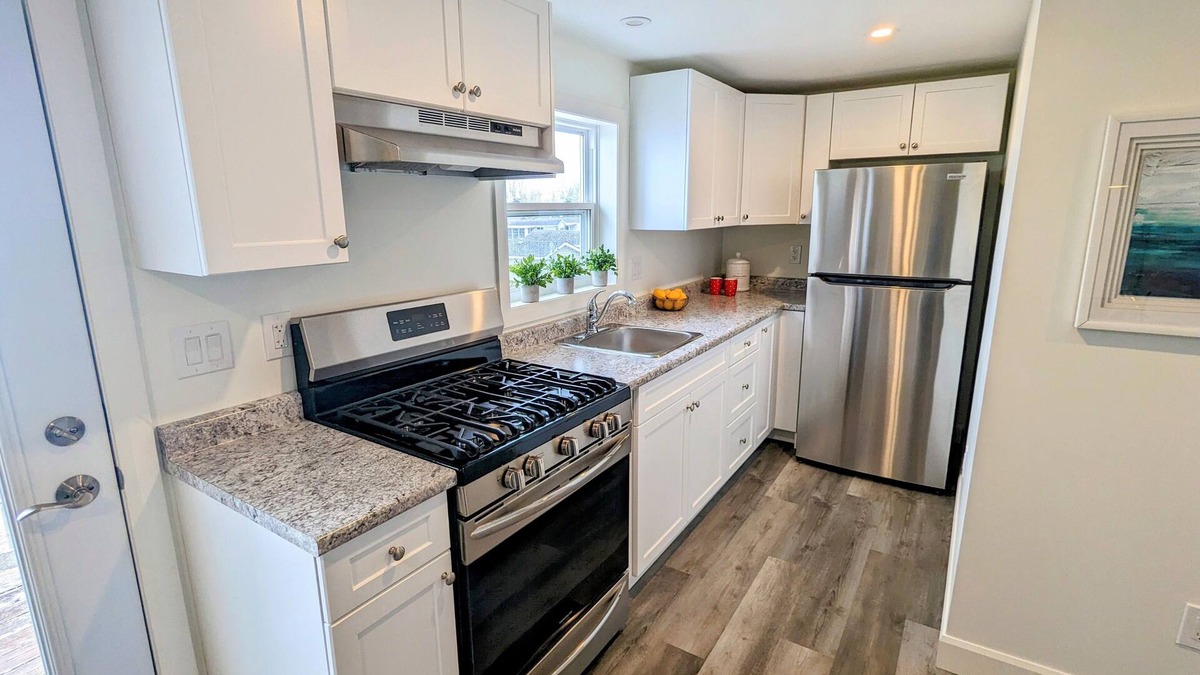 Drummond-North Elmsley Hotel | Great Blue Resorts - McCreary's Beach