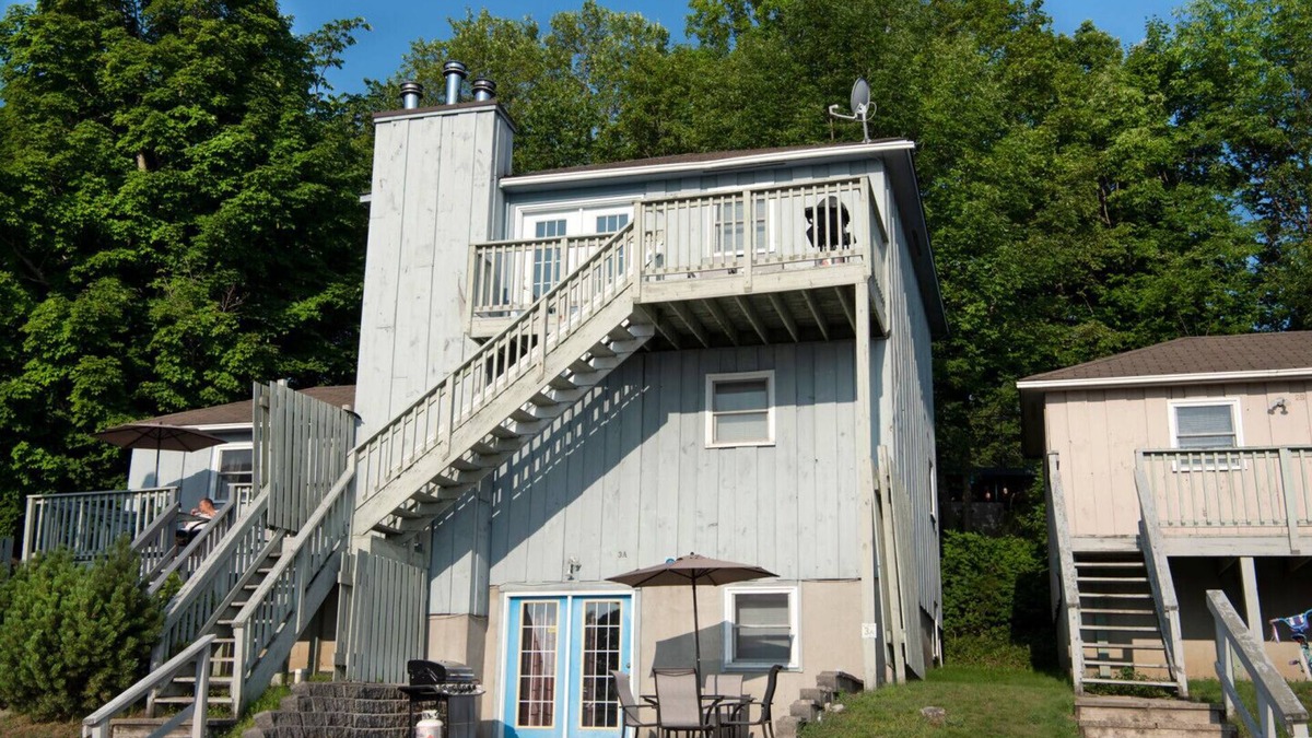 Drummond-North Elmsley Condo | Great Blue Resorts - McCreary's Beach Resort - Perth -2 Bedroom Beachfront Condo