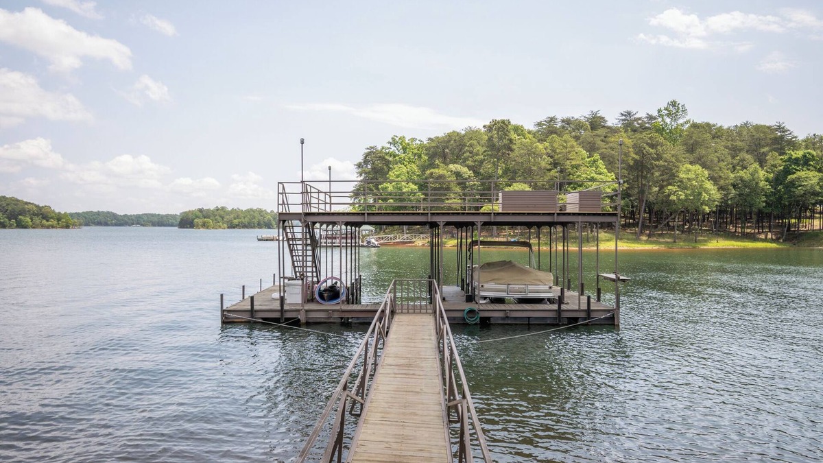 Reed Creek House | GREAT CLEMSON AND UGA GAME DAY RENTAL!nBeauty of Lake Hartwell at Skipping Rocks