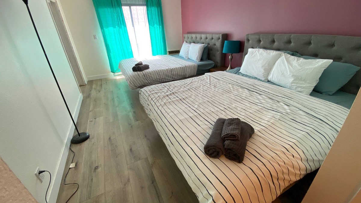 Pico - Robertson Apartment | Great Deal x8 Guests Unit with AC and WiFi in Beverly Hills