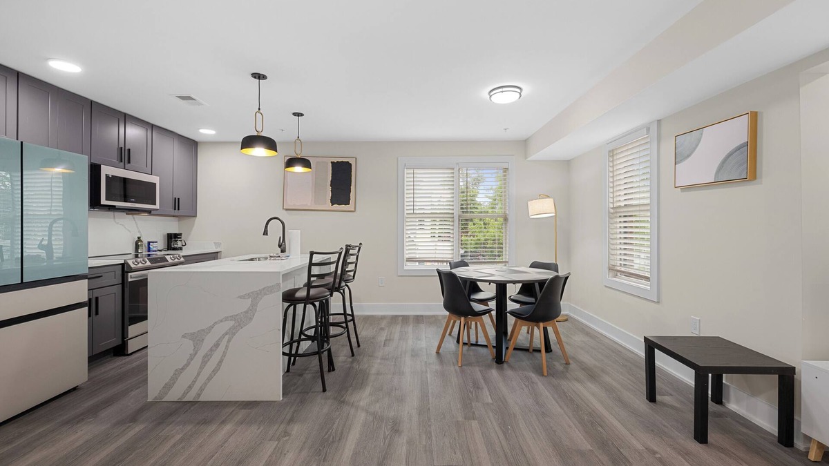 Columbia Heights Apartment | Great Duplex near Metro NEW Apartment