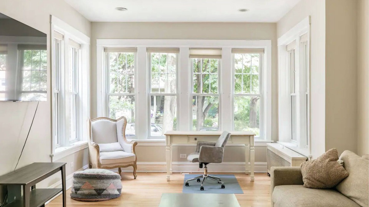 South Evanston Apartment | Great Evanston Home- great for traveling families! Parking Included