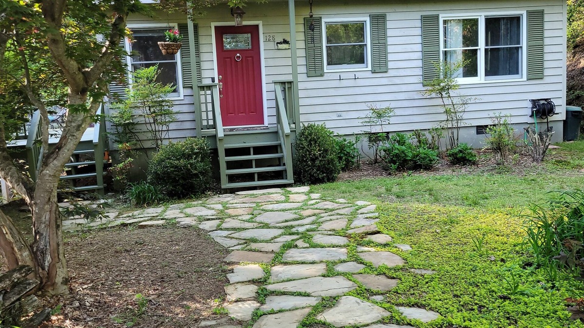 Rabun Gap House | Great family getaway! Mountains of NE GA Explore Nature and downtown Clayton
