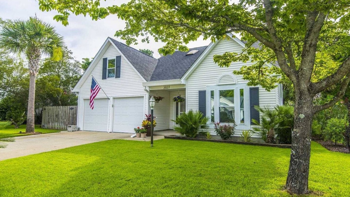 Mount Pleasant House | Great family home with private pool - 5 min from beach!