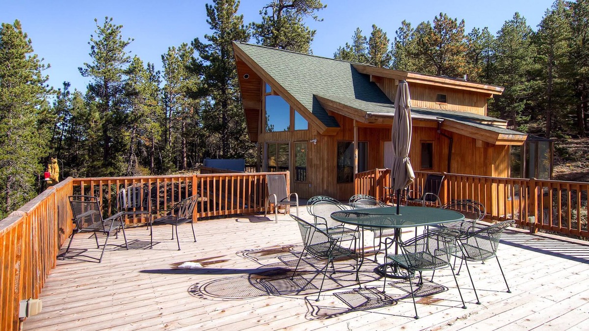 Nederland House | Great Family Home! Hot Tub! Huge Deck! 7 Miles from Downtown Nederland & Private