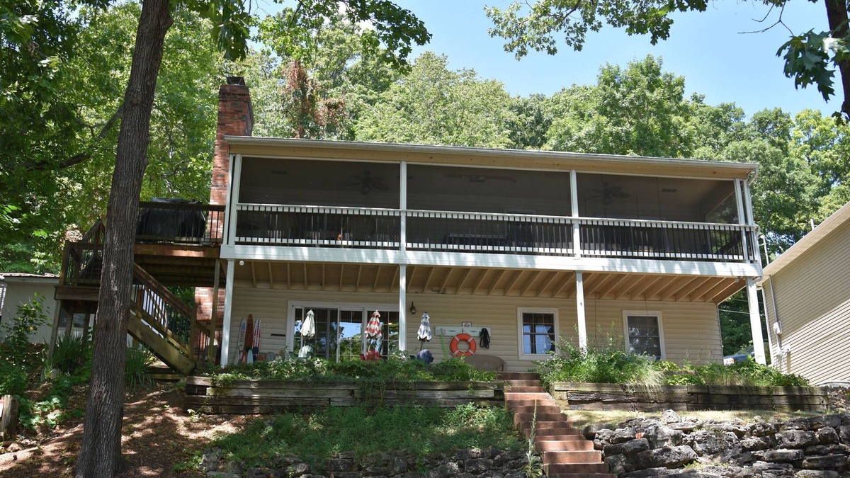 Osage Beach House | Great family retreat! Lakefront, 4bed/2Ba, quiet cove & private dock