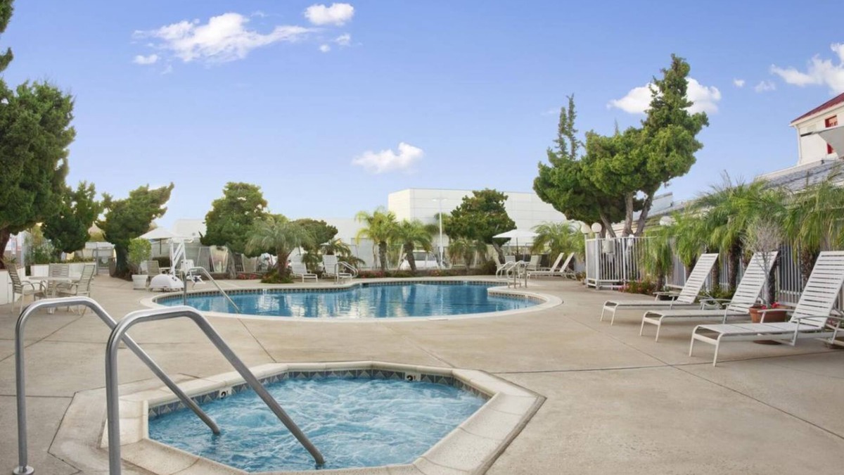 Torrance Hotel | Great Find! Wonderful Unit Near Attractions, Pool, Parking